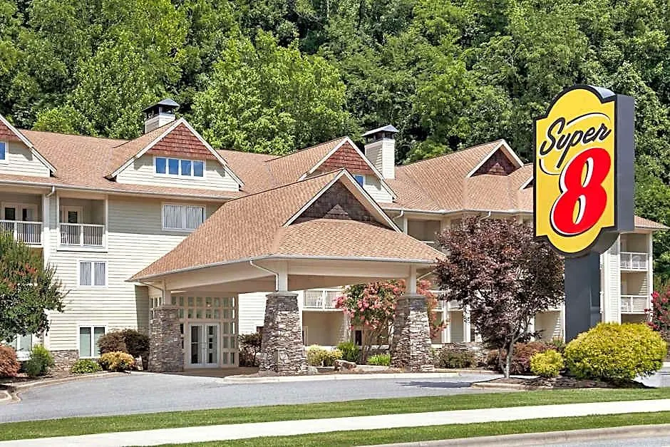 Super 8 By Wyndham Cherokee-1