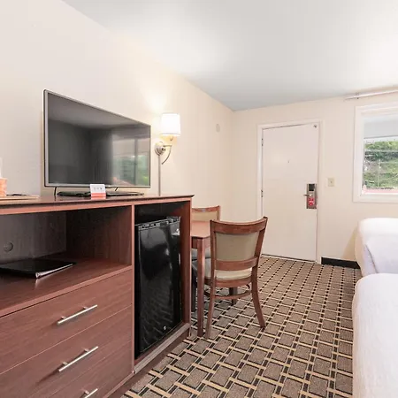 Econo Lodge Cherokee Near Island Park-2